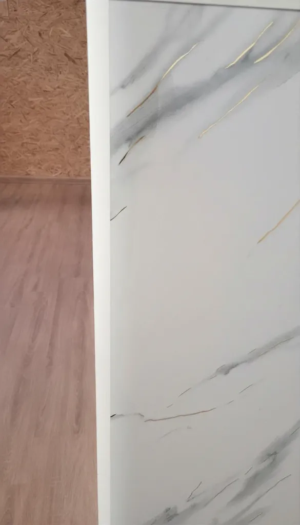 Baguette de finition blanche